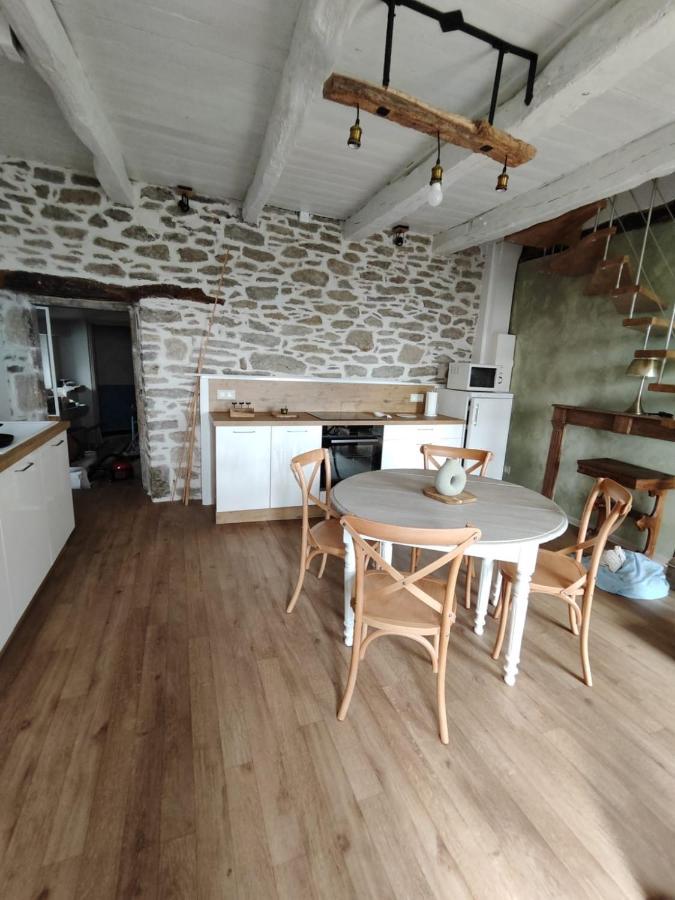 Gite A La Tour De Peyrebrune Alrance Екстер'єр фото