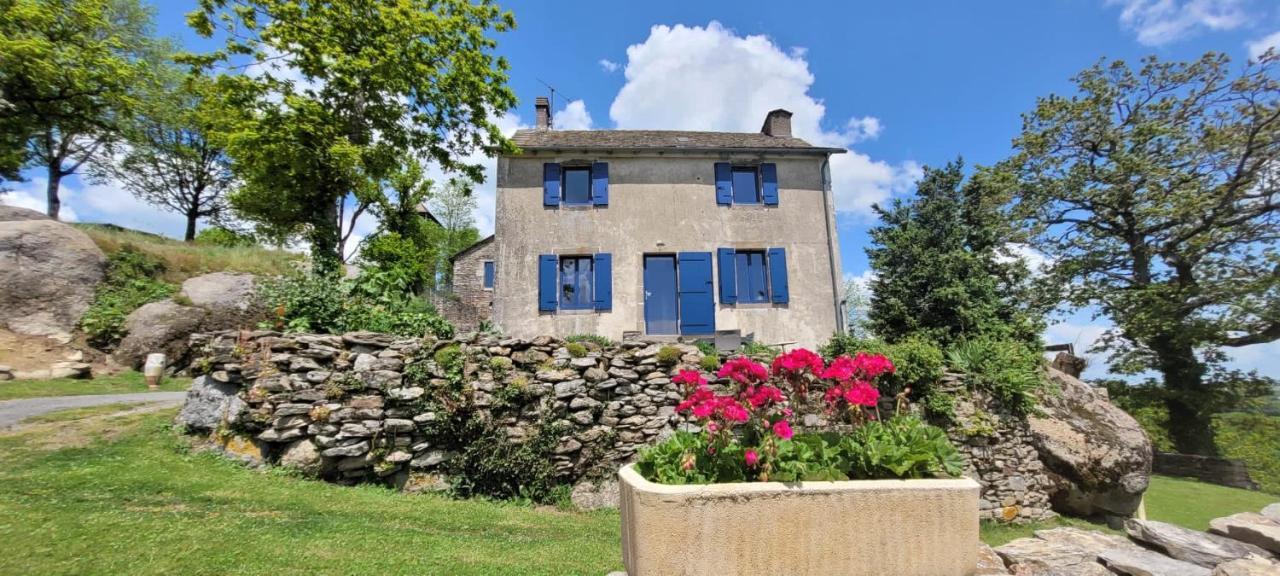 Gite A La Tour De Peyrebrune Alrance Екстер'єр фото